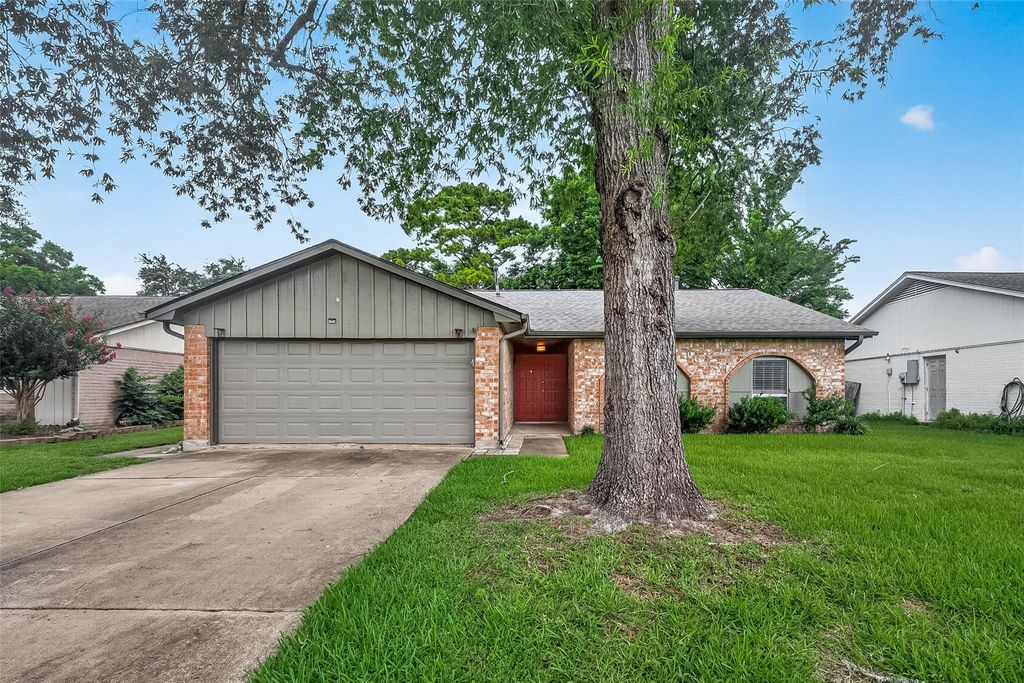 16451 Cavendish Drive, Houston, TX 77059