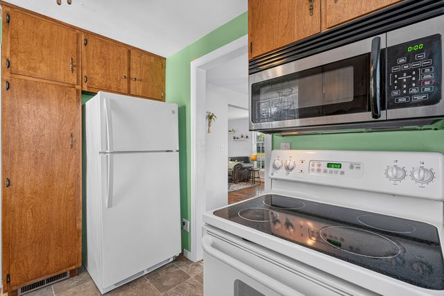 1618 Glenwood Avenue, Joliet, IL 60435