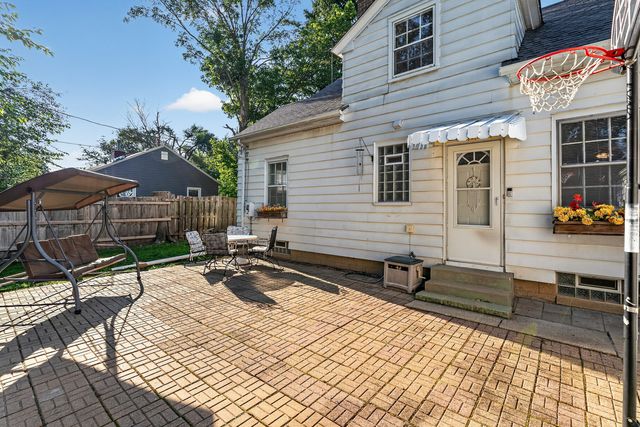1618 Glenwood Avenue, Joliet, IL 60435