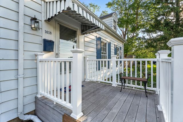 1618 Glenwood Avenue, Joliet, IL 60435