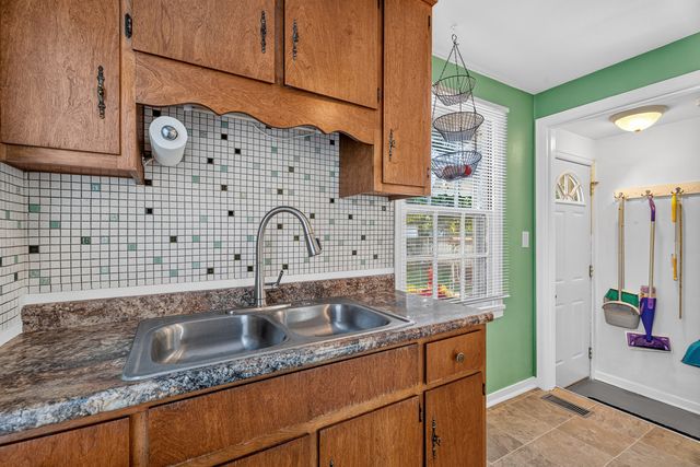 1618 Glenwood Avenue, Joliet, IL 60435