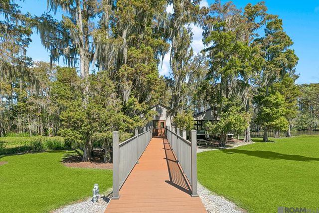 18228 Bayou Pierre Dr, Maurepas, LA 70449