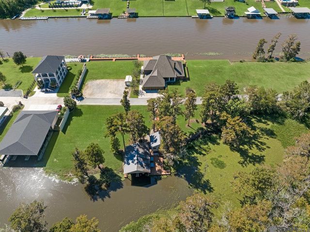 18228 Bayou Pierre Dr, Maurepas, LA 70449