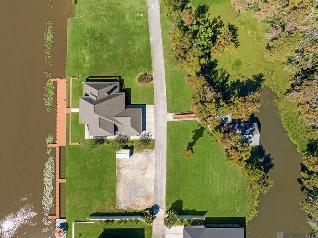 18228 Bayou Pierre Dr, Maurepas, LA 70449