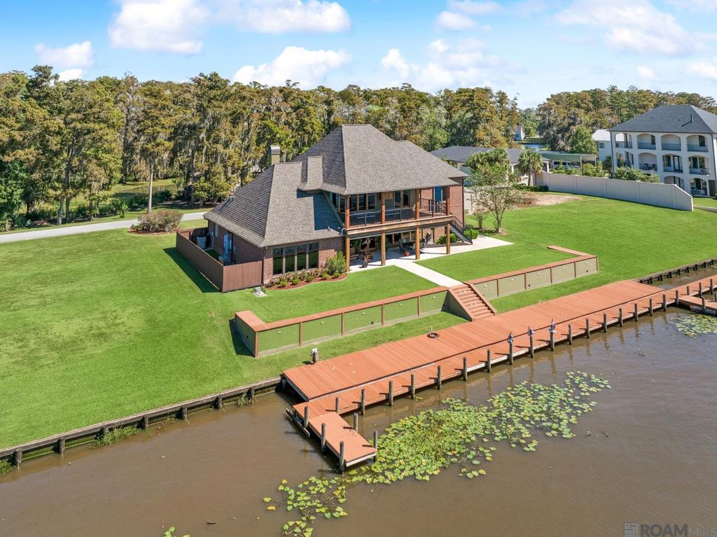 18228 Bayou Pierre Dr, Maurepas, LA 70449