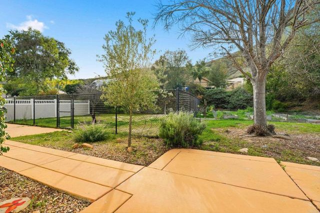 23322 Nuevo Mundo Drive, Ramona, CA 92065