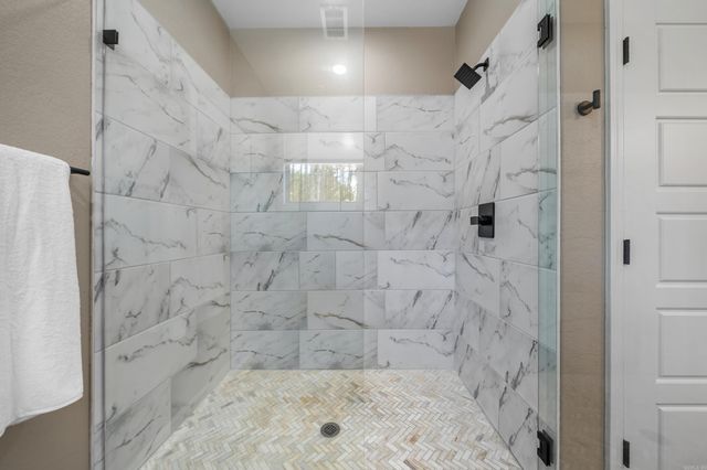 333 Maderas Drive, Hot Springs Village, AR 71909