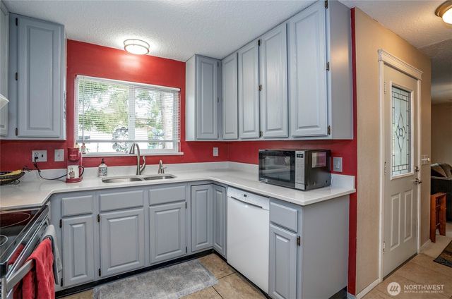 28705 14th Avenue S, Federal Way, WA 98003
