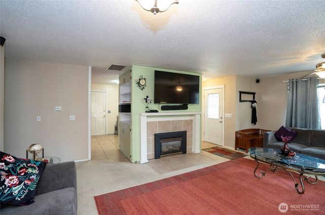 28705 14th Avenue S, Federal Way, WA 98003
