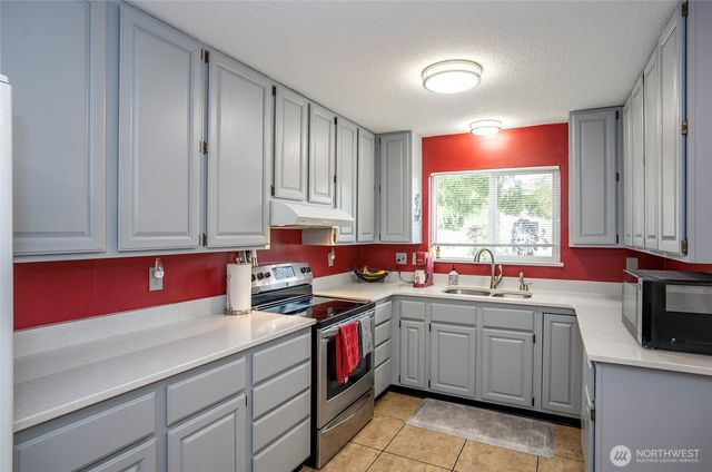 28705 14th Avenue S, Federal Way, WA 98003