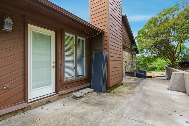 317 Chandler Lake Court, Fort Worth, TX 76103