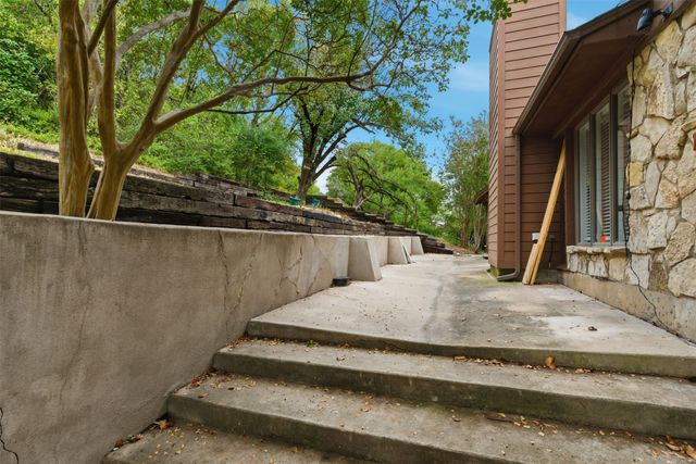 317 Chandler Lake Court, Fort Worth, TX 76103