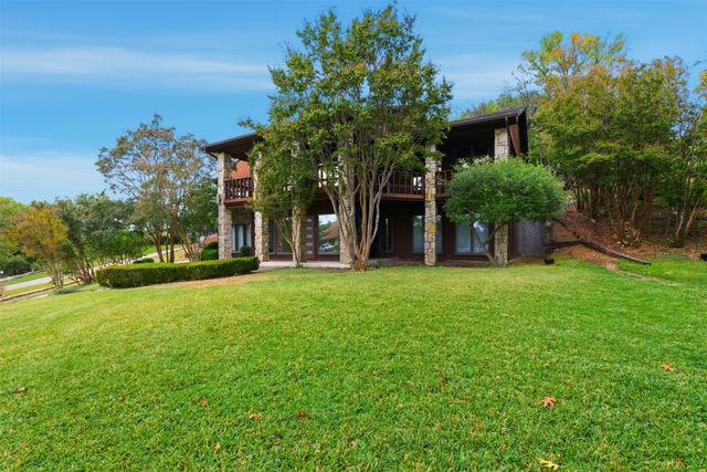 317 Chandler Lake Court, Fort Worth, TX 76103