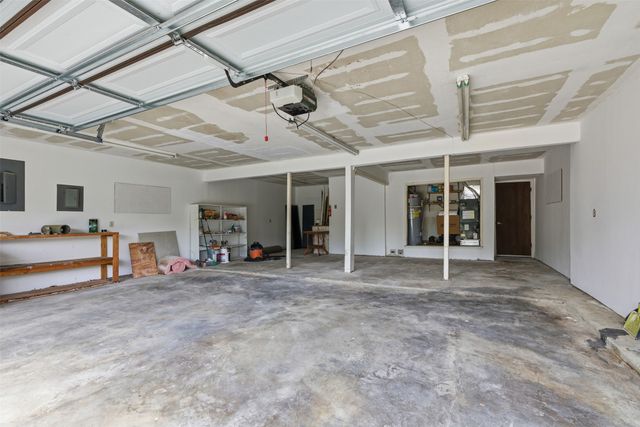 317 Chandler Lake Court, Fort Worth, TX 76103