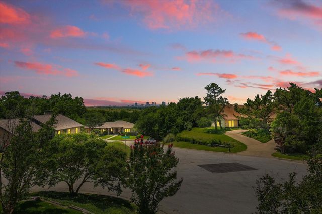 317 Chandler Lake Court, Fort Worth, TX 76103