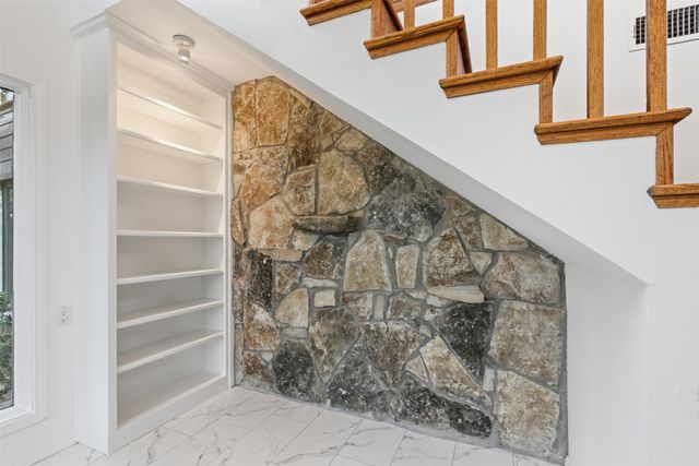 317 Chandler Lake Court, Fort Worth, TX 76103