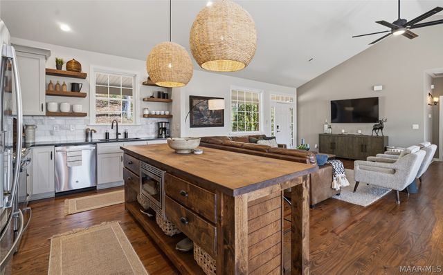 402 Cliffside Drive, Titus, AL 36080