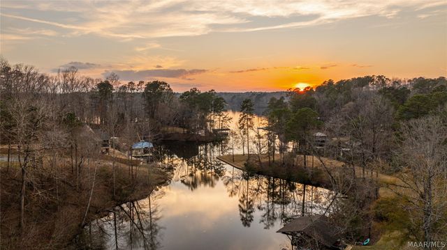 402 Cliffside Drive, Titus, AL 36080