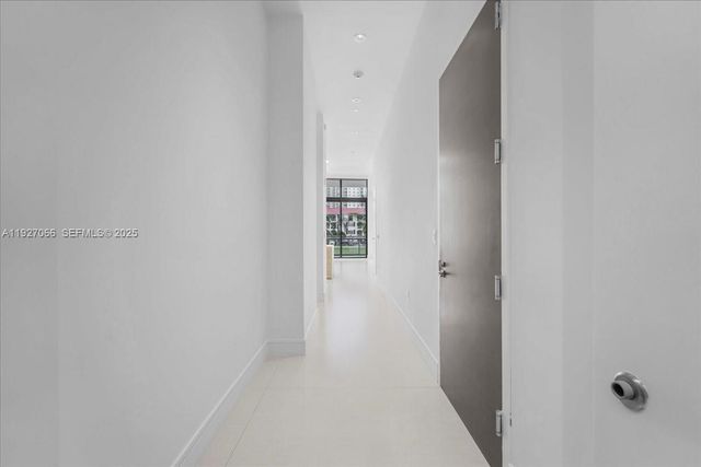 3250 NE 188th St 103, Aventura, FL 33180