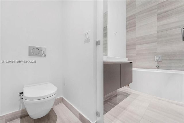 3250 NE 188th St 103, Aventura, FL 33180