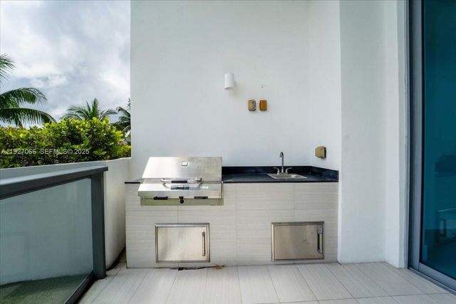 3250 NE 188th St 103, Aventura, FL 33180