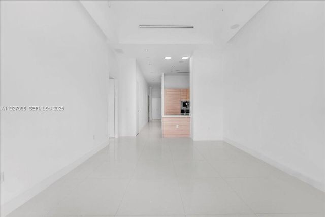 3250 NE 188th St 103, Aventura, FL 33180