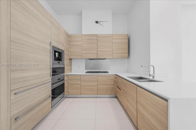 3250 NE 188th St 103, Aventura, FL 33180