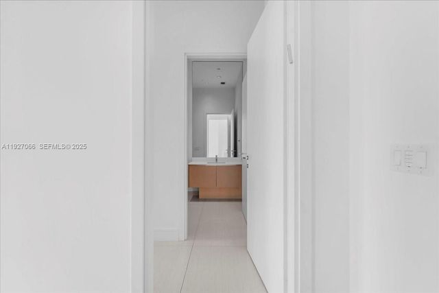 3250 NE 188th St 103, Aventura, FL 33180