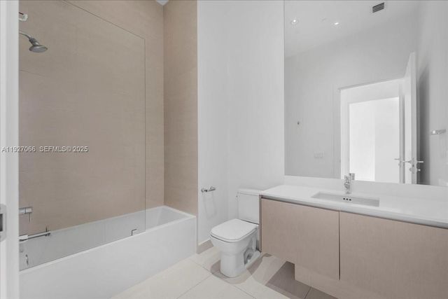 3250 NE 188th St 103, Aventura, FL 33180