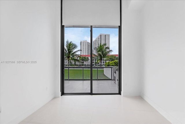 3250 NE 188th St 103, Aventura, FL 33180