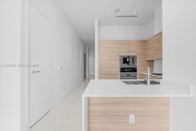 3250 NE 188th St 103, Aventura, FL 33180