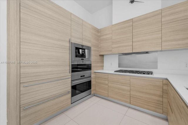 3250 NE 188th St 103, Aventura, FL 33180