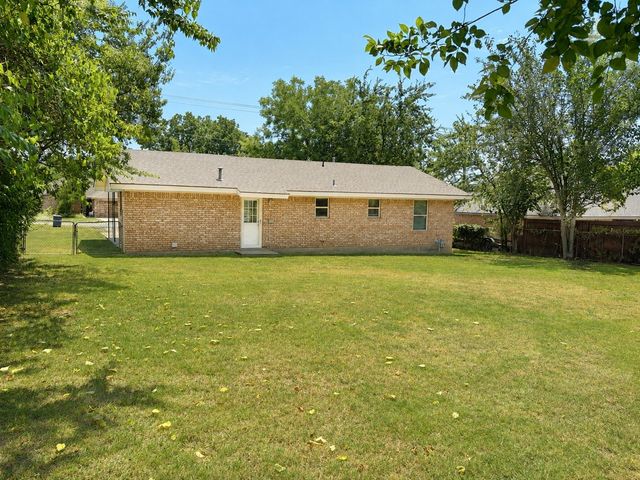 1607 Mcdonald N, Decatur, TX 76234