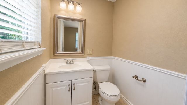1607 Mcdonald N, Decatur, TX 76234