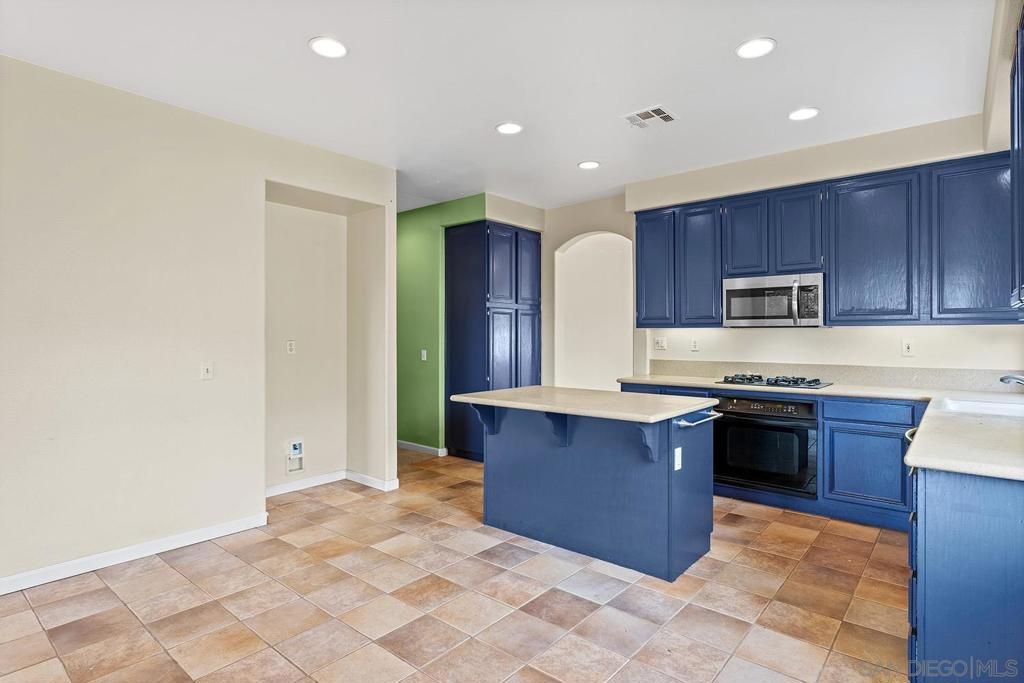 Image 10 of property listing at 1464 Owen Drive, Chula Vista, CA 91911