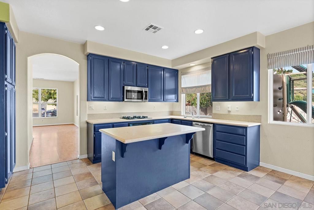 Image 12 of property listing at 1464 Owen Drive, Chula Vista, CA 91911