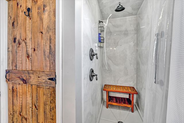 1620 Ayers RD, Moneta, VA 24121