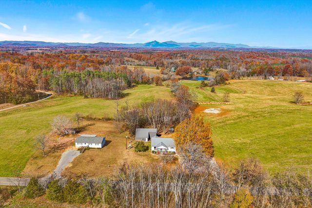 1620 Ayers RD, Moneta, VA 24121