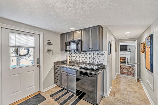 1620 Ayers RD, Moneta, VA 24121