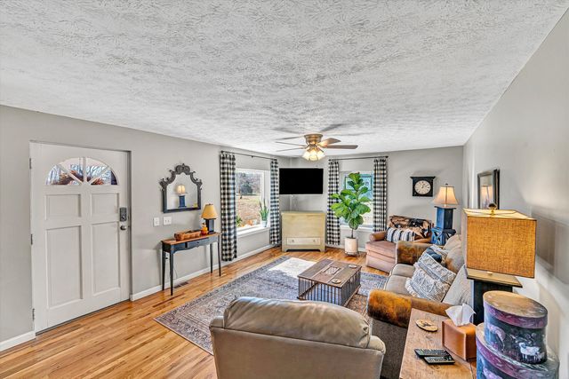 1620 Ayers RD, Moneta, VA 24121