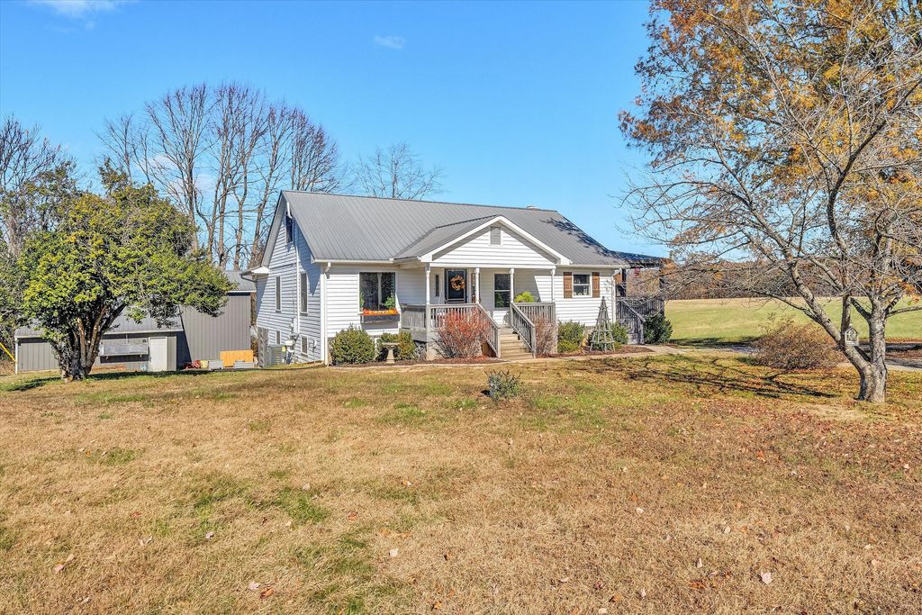 1620 Ayers RD, Moneta, VA 24121
