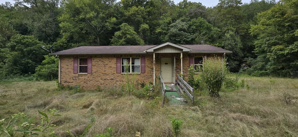 5387 Highway 230, W, Mc Ewen, TN 37101