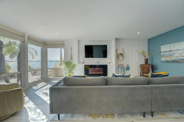 3920 Riviera Dr U, San Diego, CA 92109