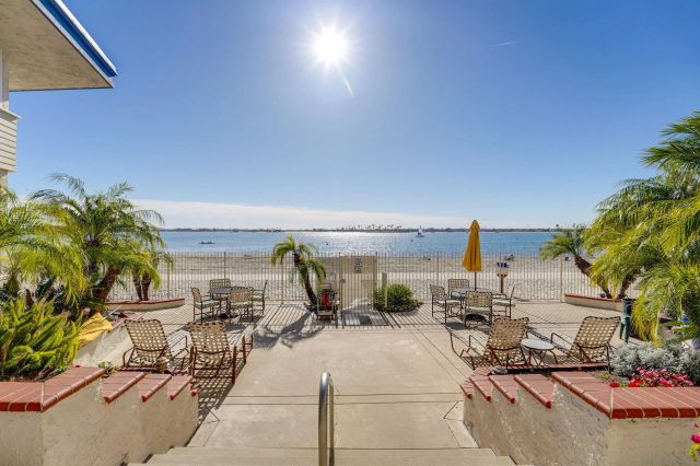 3920 Riviera Dr U, San Diego, CA 92109