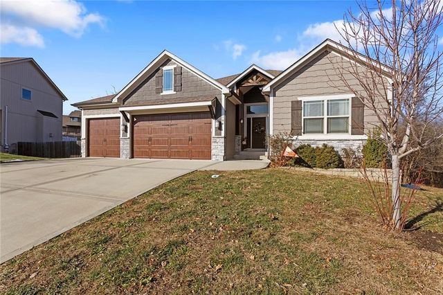 106 E Woodland Avenue, Lone Jack, MO 64070