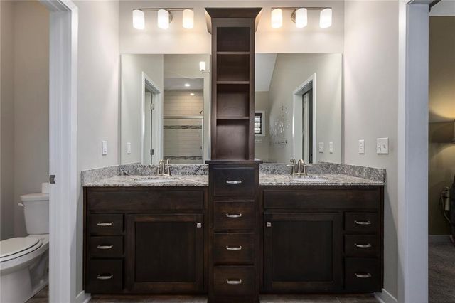 106 E Woodland Avenue, Lone Jack, MO 64070