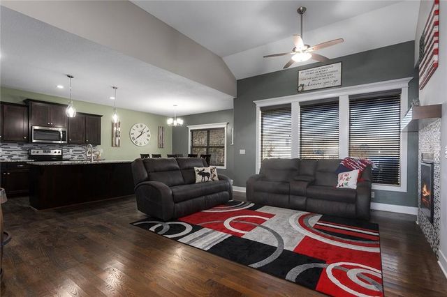 106 E Woodland Avenue, Lone Jack, MO 64070