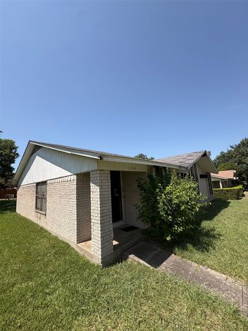 1306 Aldenwood Drive, Dallas, TX 75232