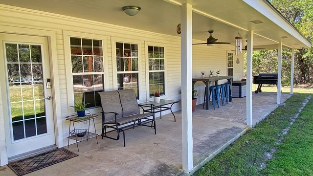 170 W Longhorn Trail, Kerrville, TX 78028