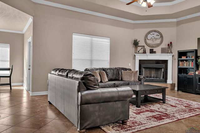 265 Towering Oaks Lane, Longview, TX 75602